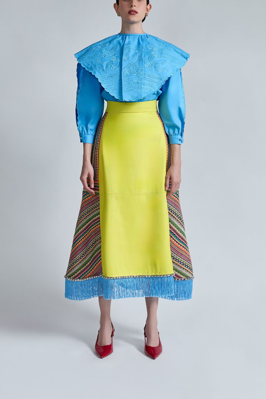 BLUSA BORDADA AZUL